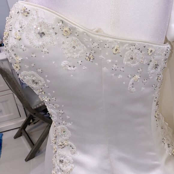 Maggie Sottero Couture A-Line Back Lace-Up White Wedding Dress - Picture 12 of 17